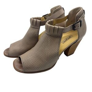 Paul Green Collen Perforated Leather Heels Sandals Women's size 7 Taupe Tan